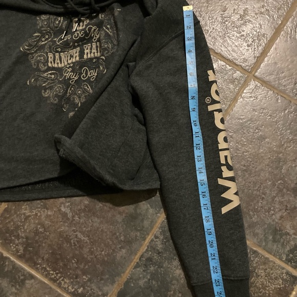 Yellowstone by Wrangler Ladies Dutton Ranch Cropped Sweatshirt Size XXL - Picture 7 of 13